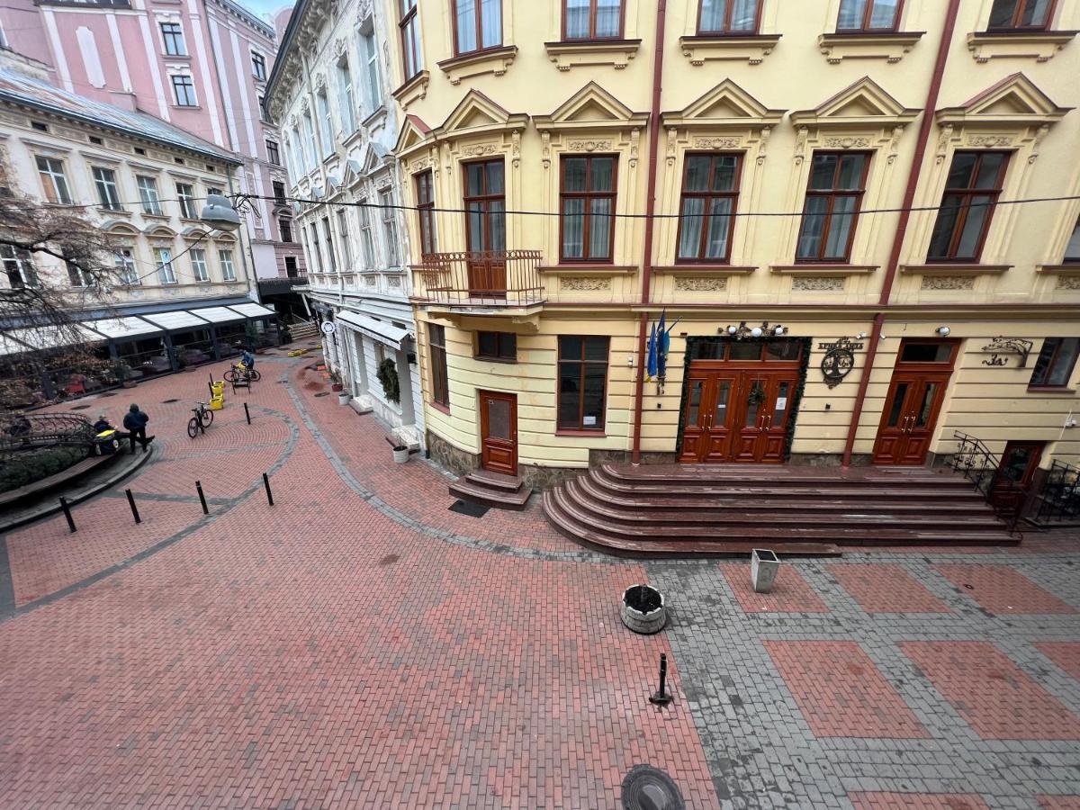 Апартаменти В Самому Центрі Львова В Проїзді Крива Липа Exteriör bild